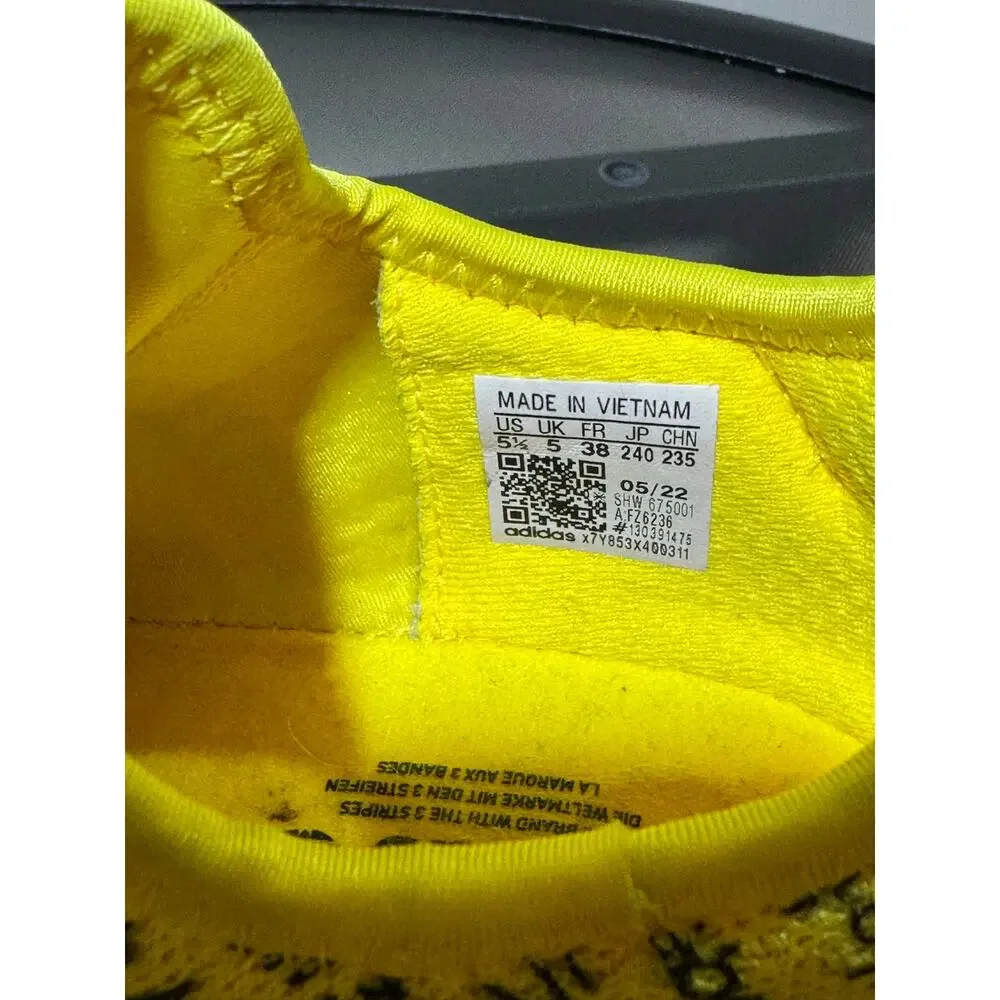 Youth 5.5 ADIDAS NMD_R1 V2 Shoes
